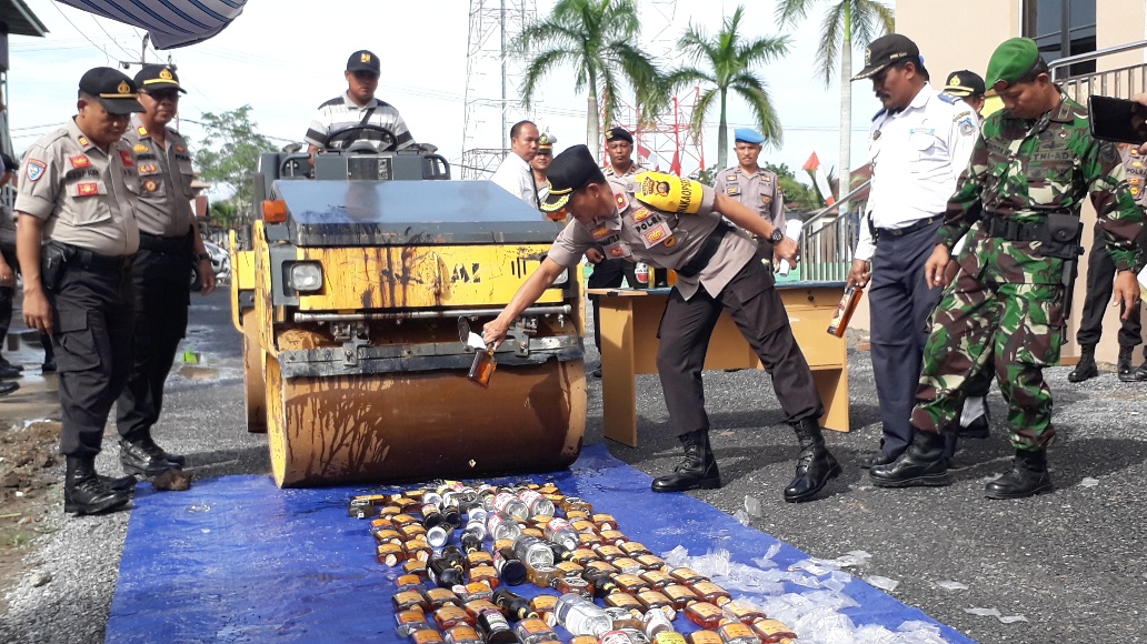 Ratusan Botol Miras Dimusnahkan, Hasil Operasi Pekat November - Desember Lalu