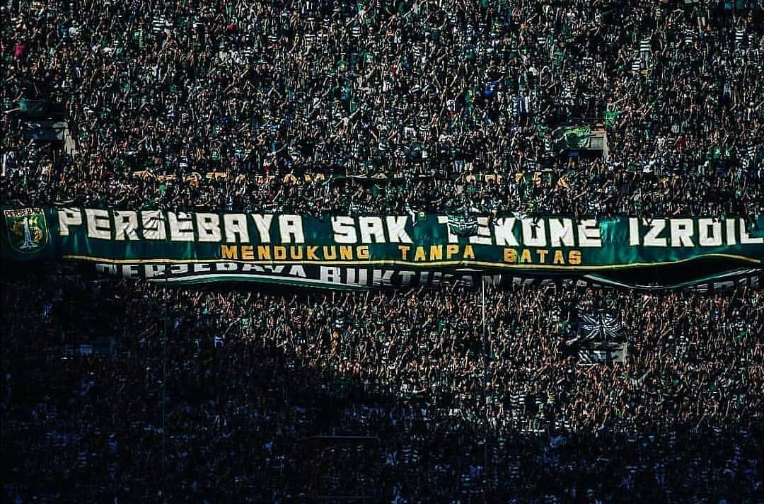pendukung-persebaya-surabaya-instargramofficialbonekpersebaya.jpg