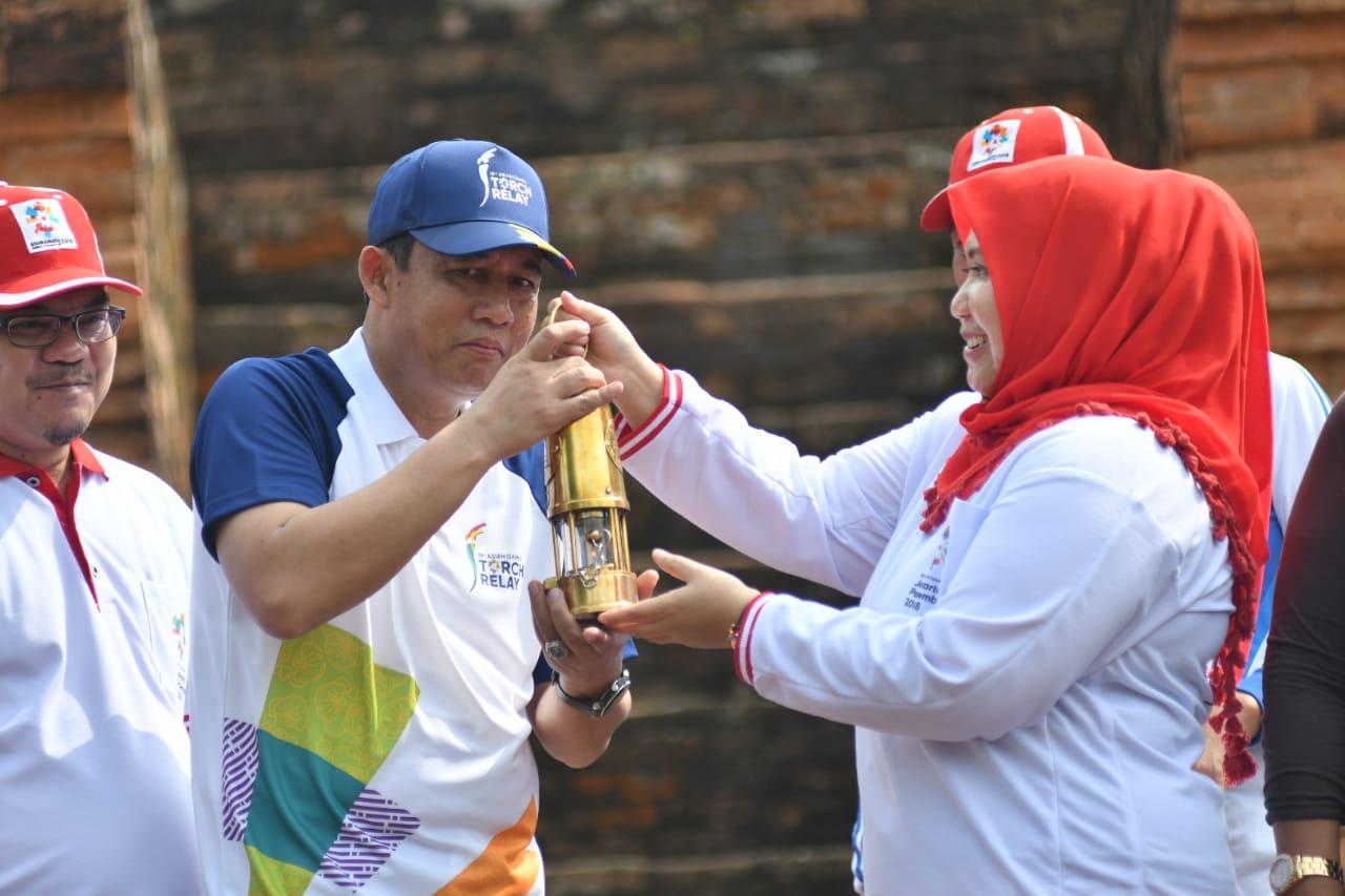 penyerahan-api-obor-asian-games_20180803_113653.jpg