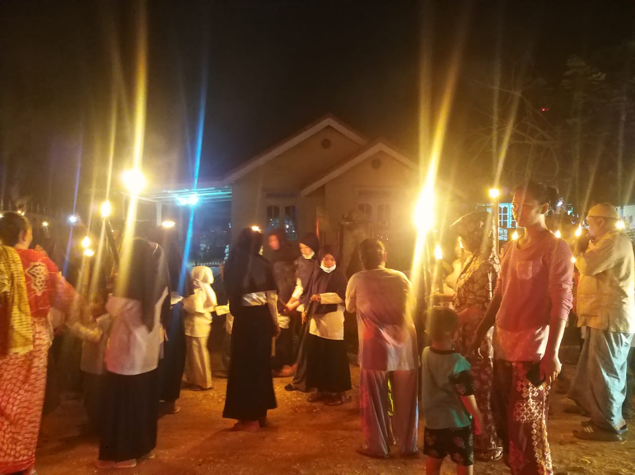 Peringatan Isra Miraj 1442 Hijriah, Warga Desa Tantan Muarojambi Sambut dengan Pawai Obor