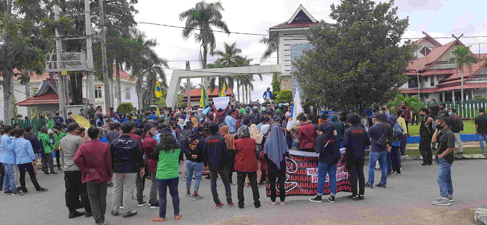 Unjuk Rasa ke DPRD, PMII Bungo Juga Tolak UU Cipta Kerja, Tidak Mencerminkan Pemerintahan Yang Baik