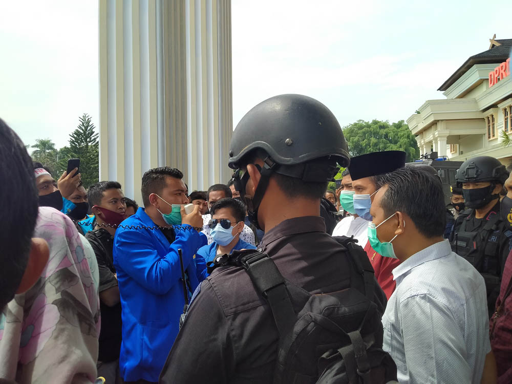 Datang DPRD Provinsi Jambi Tolak UU Cipta Kerja, Mahasiswa PMII Disambut Ketua dan Wakil Ketua