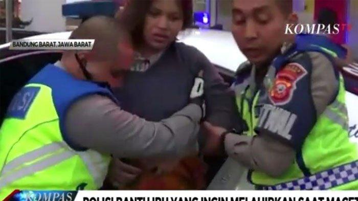 VIDEO Detik-detik Polisi Bantu Ibu Hamil yang Mau Melahirkan, Terjebak Macet, Ini yang Dilakukan