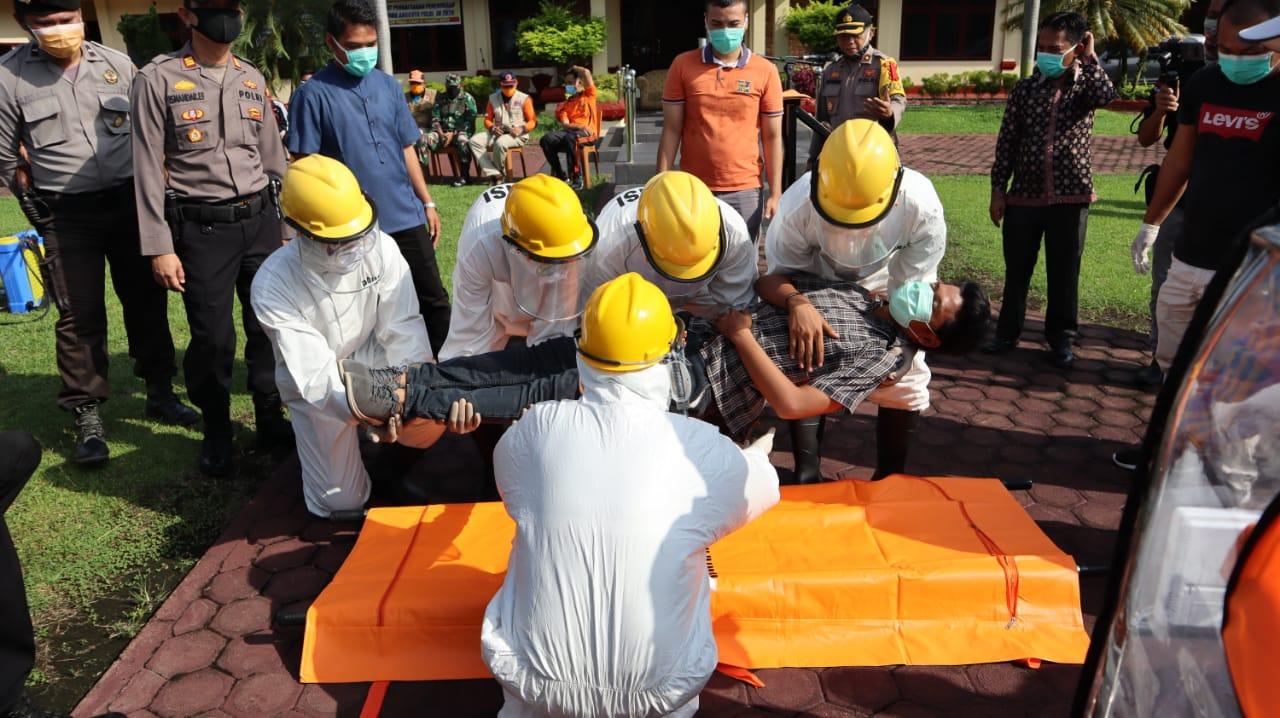 polres-sarolangun-menggelar-pelatihan-pemulasaran-jenazah-covid-19.jpg