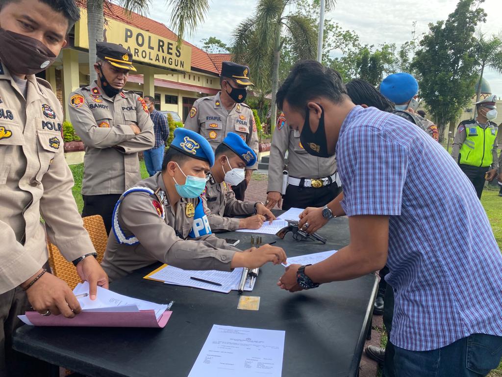 Antisipasi Penyalahgunaan Senjata, Propam Polres Sarolangun Cek Senpi Personel