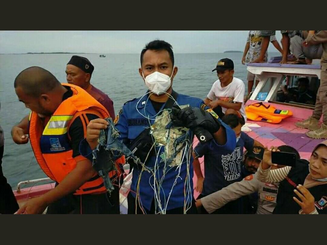 potongan-kabel-yang-ditemukan-nelayan-dari-lokasi-sekitar-jatuhnya-sriwijaya-air.jpg