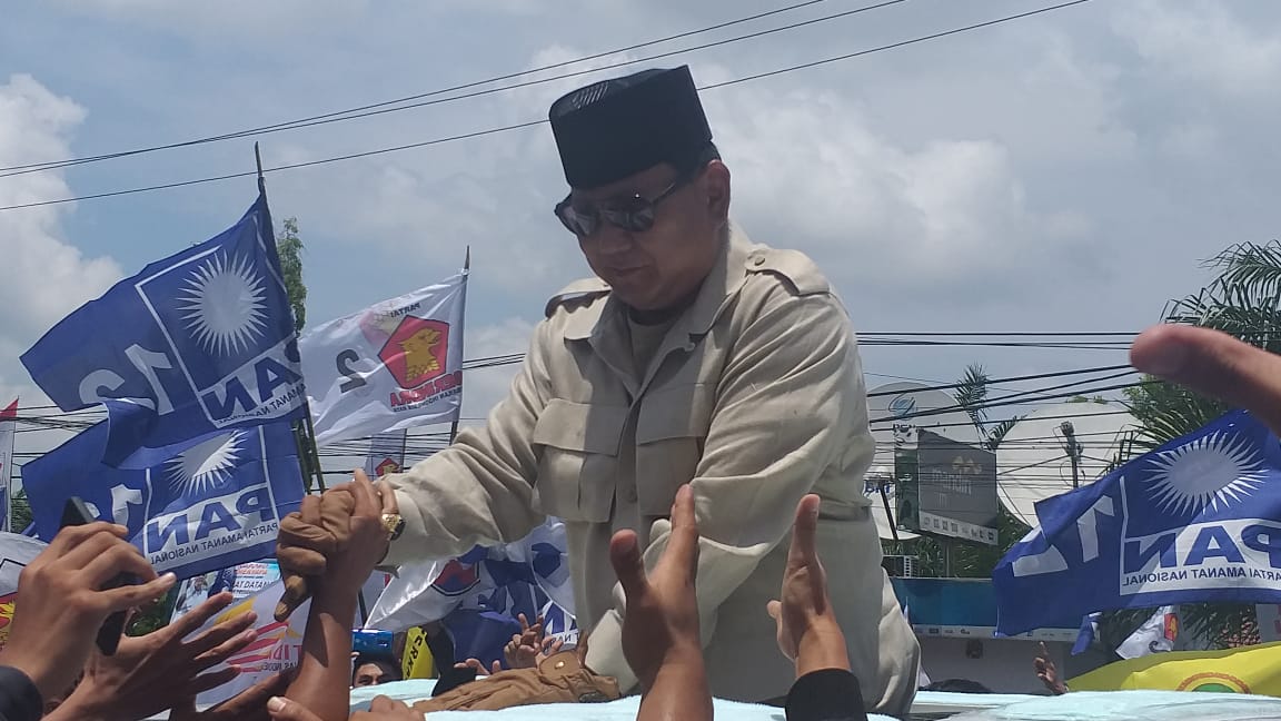 Hadir di Jambi, Capres Prabowo Subianto Menggunakan Sarung Tangan Saat Bersalaman,Takut Dicakar