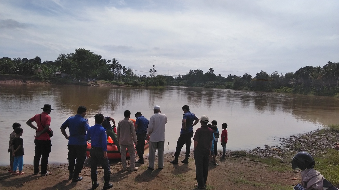 Dihantam Angin Kencang saat di Jembatang Gantung Teluk Pandah, Zahra Belum Ditemukan Pagi Ini