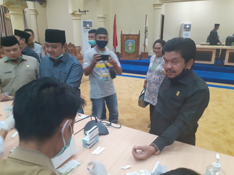 Puluhan Anggota DPRD Sarolangun Mendadak Dirapid Test Usai Paripurna, Ini Hasilnya
