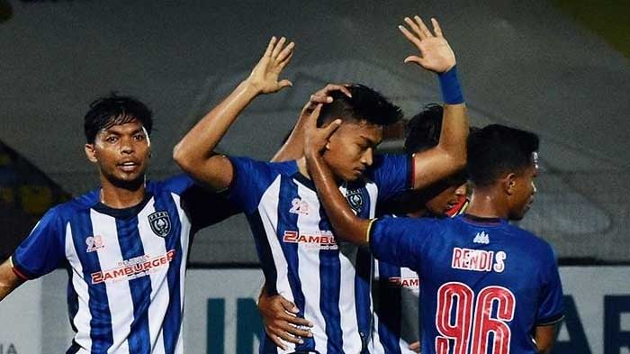 psps-riau-mencetak-gol.jpg