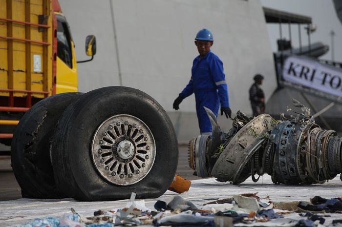 Puing-puing Lion Air JT 610 Mulai Terkumpul, Roda Hingga Turbin Sudah Diangkat ke Daratan
