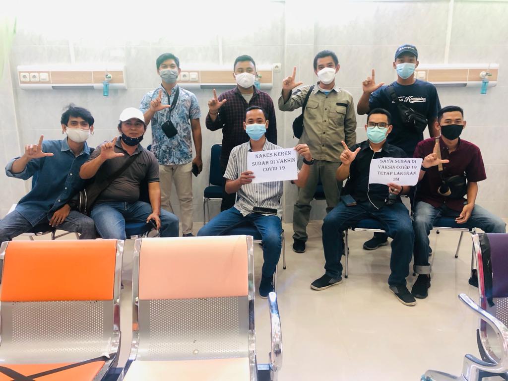 Puluhan Jurnalis di Tanjabbar Jalani Vaksinasi Tahap Pertama