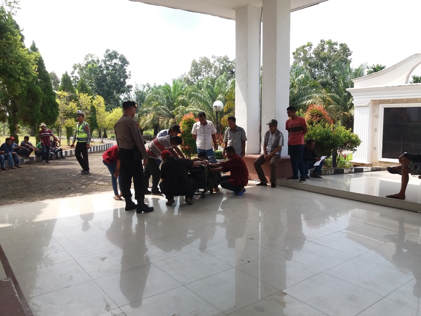 Unjuk Rasa di Muarojambi, Minta Pemkab Tegas tentang Disiplin Pegawai