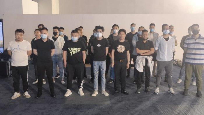 puluhan-warga-fouchou-china-yang-masih-tertahan-di-terminal-3-bandara-soekarno.jpg