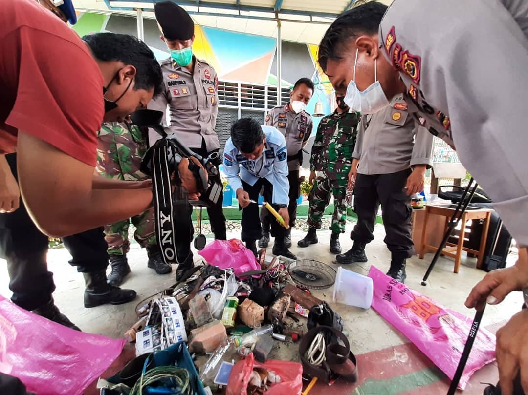 Razia di Lapas Kelas II B Kuala Tungkal Ditemukan Sajam dan HP