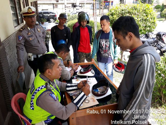 FOTO: Hari Pertama Operasi Zebra di Kota Jambi Sudah Dikeluarkan 250 Tilang