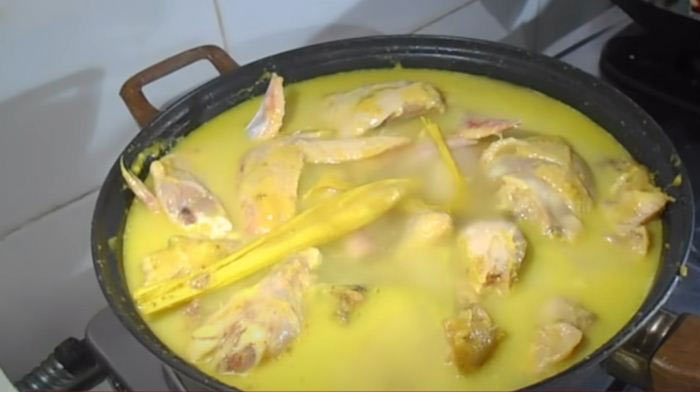 Resep Ayam Ungkep Bumbu Kuning, Cuma Butuh 3 Langkah