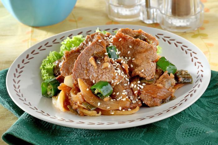 Cara Membuat Daging Teriyaki Wijen, Iris Tipis Daging dengan Lebar 5 CM