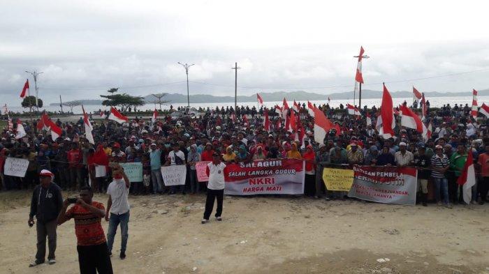 ribuan-warga-di-fakfak.jpg
