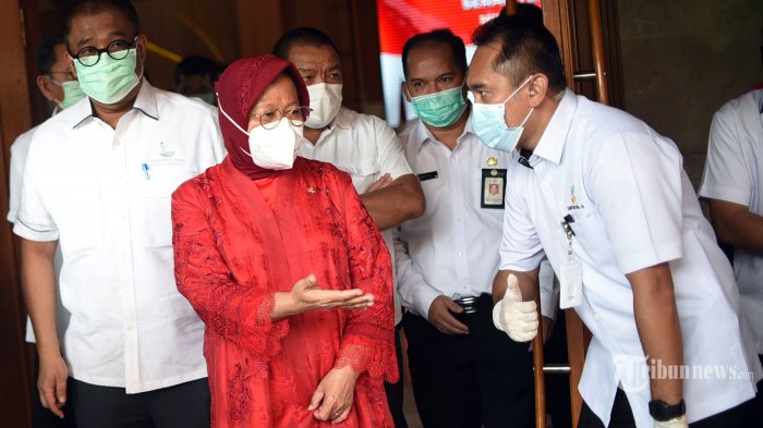 Bu Risma Blusukan dan Berbincang dengan Pemulung di Belakang Kantor Kemensos, Ini yang Dibicarakan