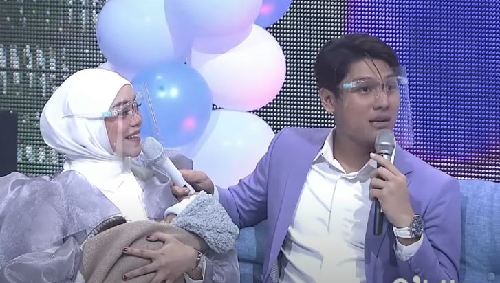 Beda Sikap Rizky Billar dan Lesti Kejora Saat Gendong Baby L: Yang Takut Gendong Itu Dede