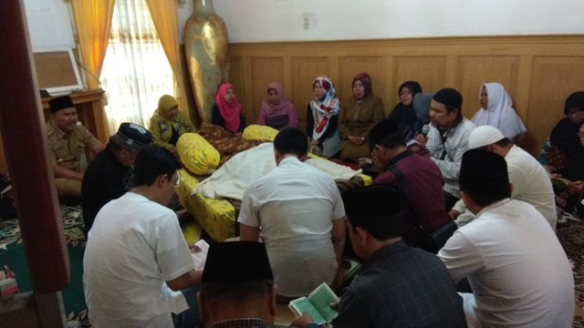 Sebelum Pemakaman Jenazah Zoerman Manap, Ada Upacara Pelepasan di DPRD Provinsi Jambi