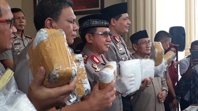 sabu-polda-jambi_20180717_112821.jpg