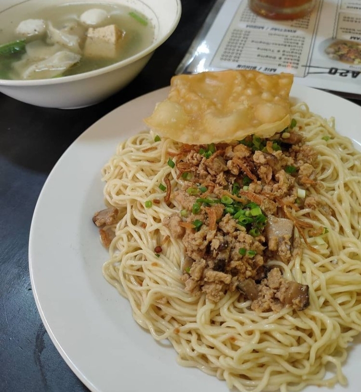 Wisata Kuliner Jambi, Daftar Kedai Mie Pangsit, Ada Yang Halal dan Non Halal Lho, Perhatikan Ini