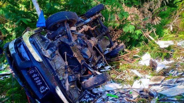 Gara-gara Diduga Takut Razia Polisi, Pria Ini Terjunkan Mobil ke Jurang Sampai Begini Kondisinya!