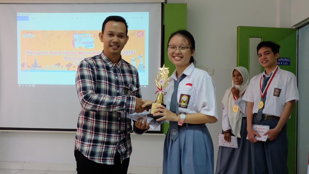 seleni-casanova-wakili-jambi-ke-ajang-astra-honda-motor-best-student-tingkat-nasional-2019.jpg