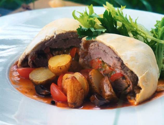 Swiss Belhotel Menghadirkan Menu Baru di Bulan November, Ada Serif Beef Pizza yang Menggugah Selera