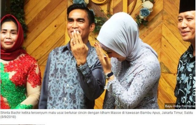 Malu-malu Artis Cantik Shinta Bachir Saat Dilamar Anggota Dewan Ini