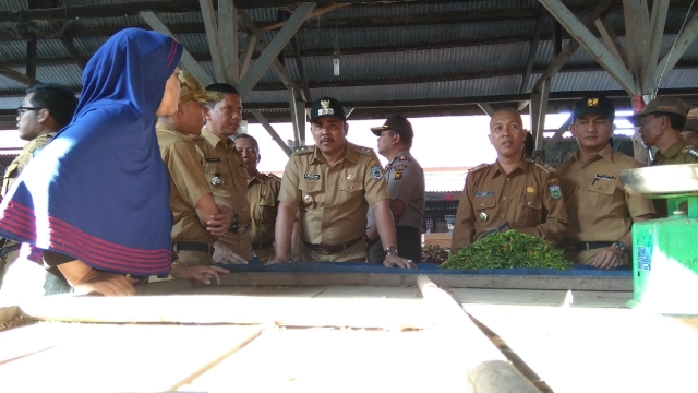 Pedagang Pasar Atas Sarolangun Keluhkan Kondisi Becek Pascahujan