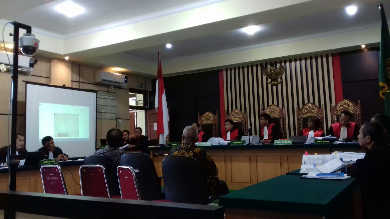 sidang-kasus-dugaan-suap-ketok-palu-rapbd-provinsi-jambi-tahun-2018_20180507_145908.jpg