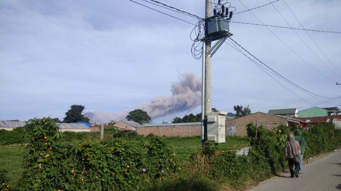 Gunung Sinabung 'Batuk-batuk' Meluncurkan Awan Panas Dengan Jarak Luncur Sejauh 2.000 Meter