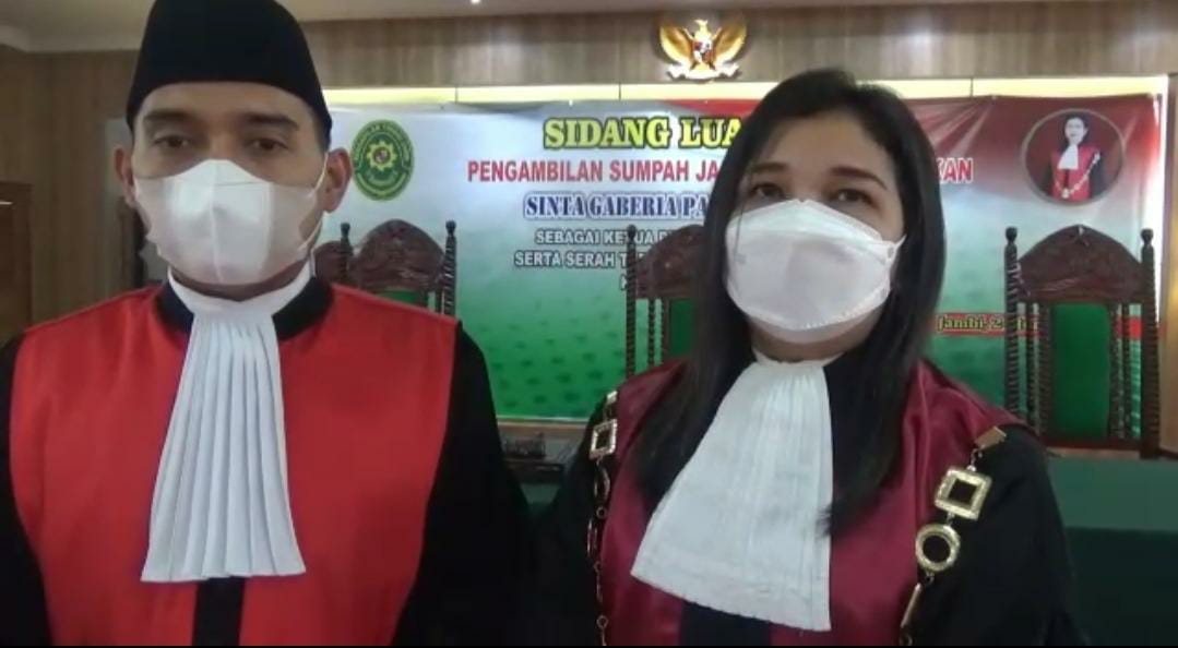 sinta-gaberia-pasaribu-kiri-resmi-jabat-ketua-pengadilan-negeri-sengeti.jpg