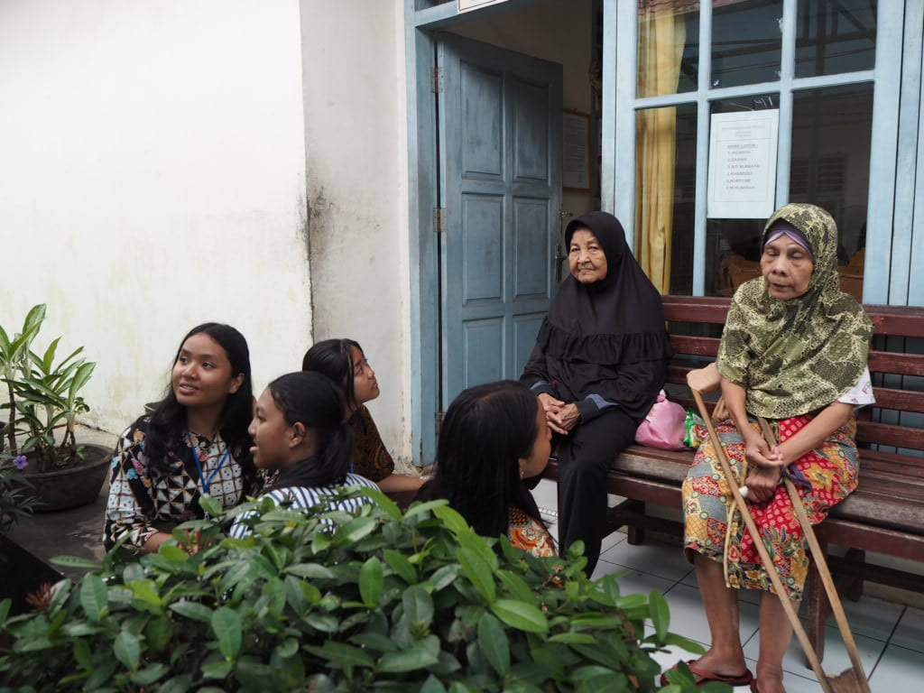 Cara Unik Rayakan Valentine’s Day, Siswa SMA Xaverius 2 Jambi sampai Nangis di Panti Jompo