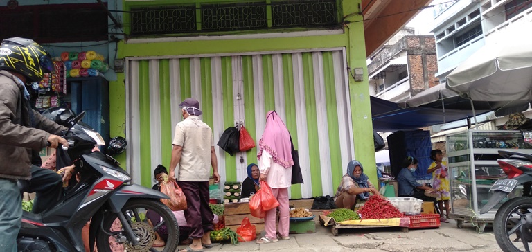 suasana-pedagang-gang-ikan-asin.jpg