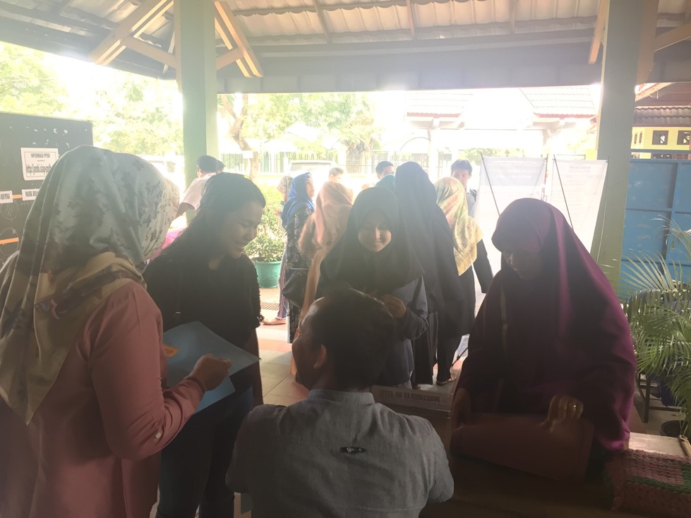 Antrean di SMAN 1 Kota Jambi, Pendaftaran Online Tak Ada Masalah