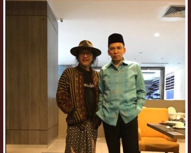 sudjiwo-tedjo-unggah-foto-bareng-tuan-guru-bajang-twitter_20180707_081433.jpg