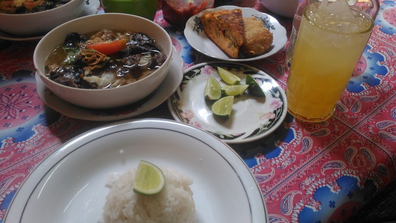 Warung Sop Pak Amat, Menunya Diolah Dengan 12 Rempah Alami, Pelanggannya Turun Temurun