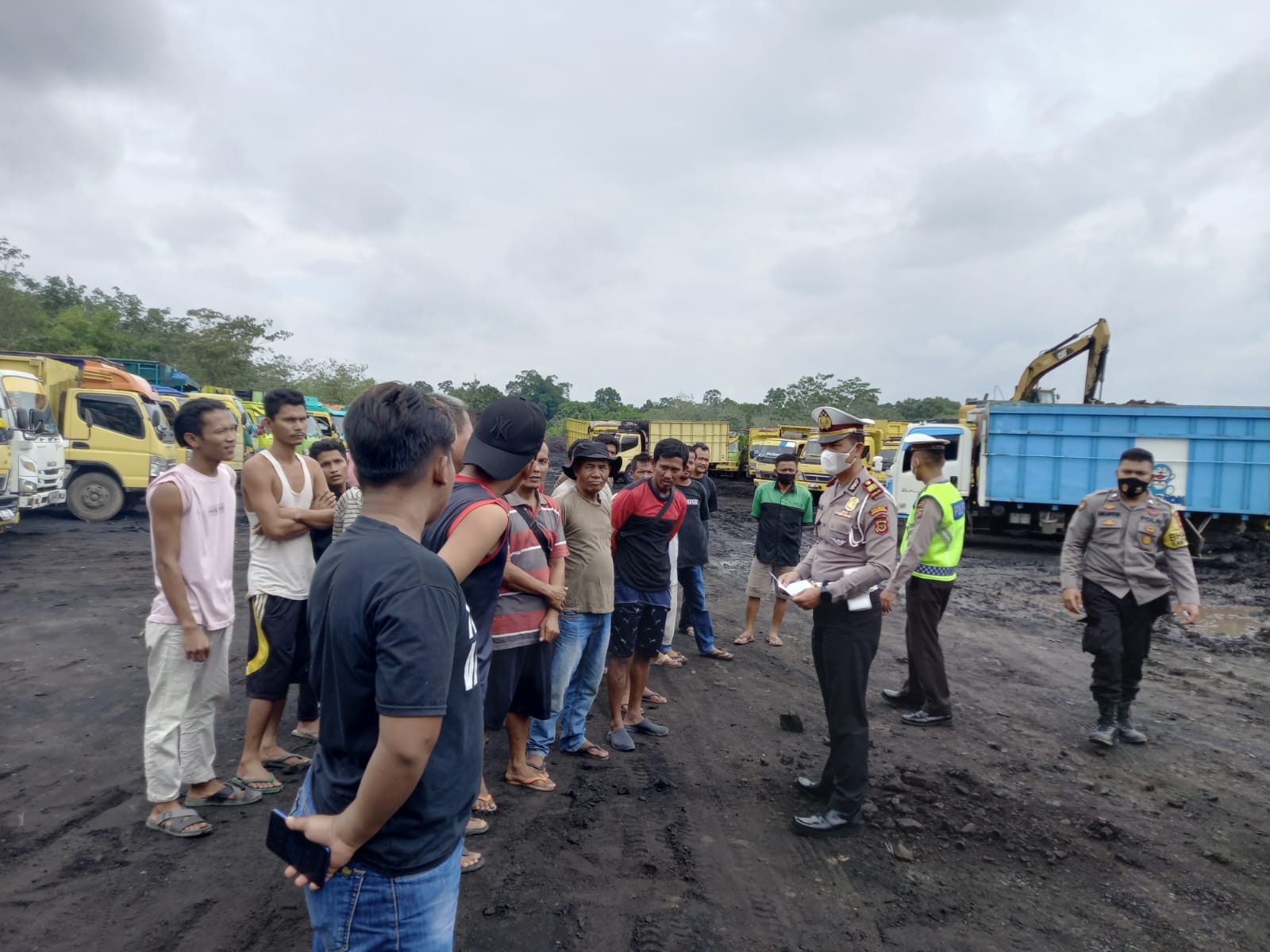 Sopir Angkutan Batu Bara dari Tanjung Rambai Sarolangun Minta Pukul 3 Keluar dari Stockpile