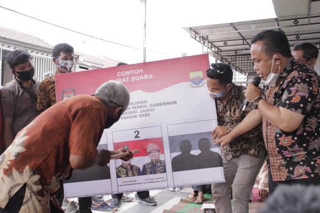 sutrisno-warga-kasang-pudak-coblos-no-2.jpg