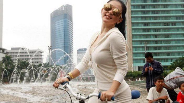 Begini Paniknya Syahrini saat Reino Barack Jatuh dari Sepeda, Reaksi Aisyahrani Sampai Seperti Ini