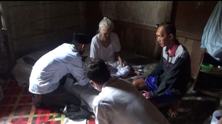 Tak Bisa Mencoblos Karena Sakit, 4 Rumah Warga di Senaung Muarojambi Didatangi Petugas KPPS