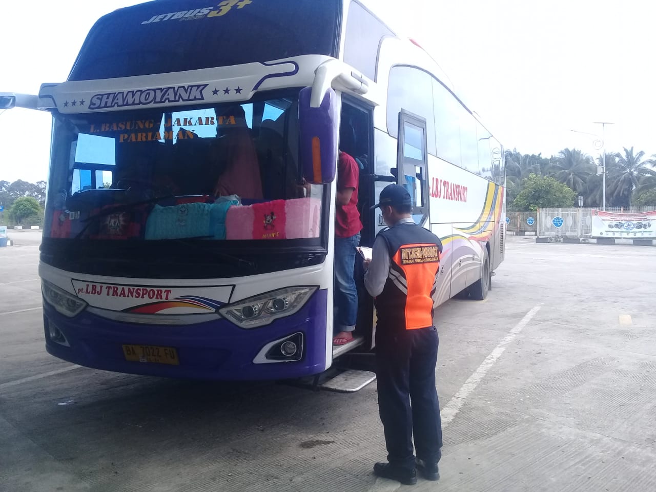 Jelang Natal dan Tahun Baru, Arus Kendaraan di Terminal Sarolangun Meningkat, Puncak Minggu Malam