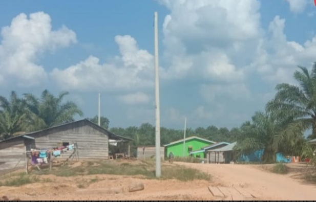 tiang-pln-didusun-bukit-bulan.jpg
