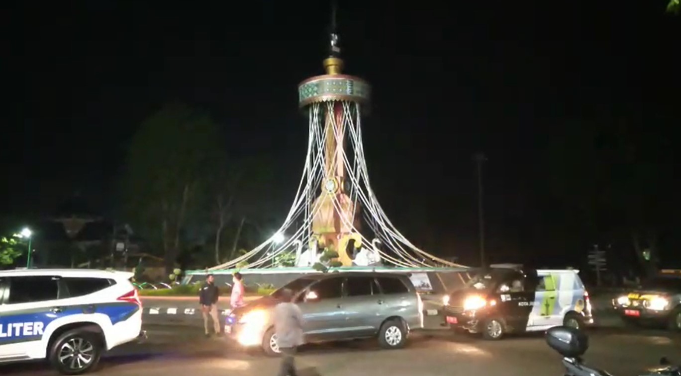 tugu-keris-siginjai.jpg