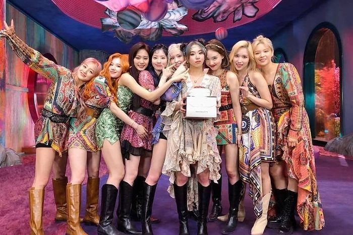 Raih 100 Juta Viewers di Video Klip More n More, TWICE Pecahkan Rekor Sendiri