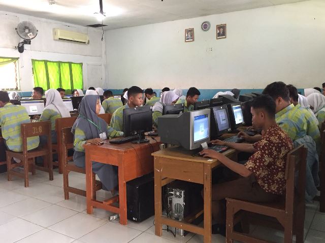 SMA 1 Muarojambi Gunakan Genset Untuk Pelaksanaan UNBK